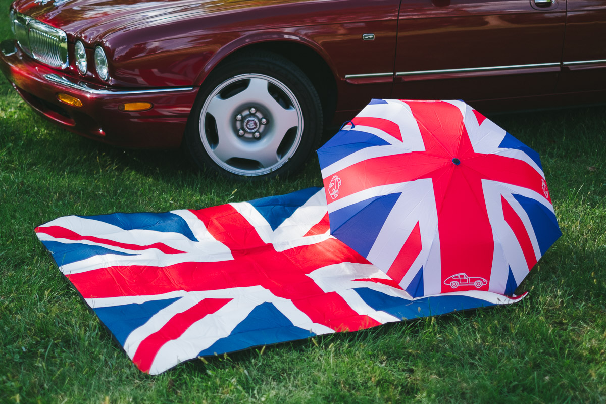 Jaguar Union Jack Umbrella & Picnic Throw Set