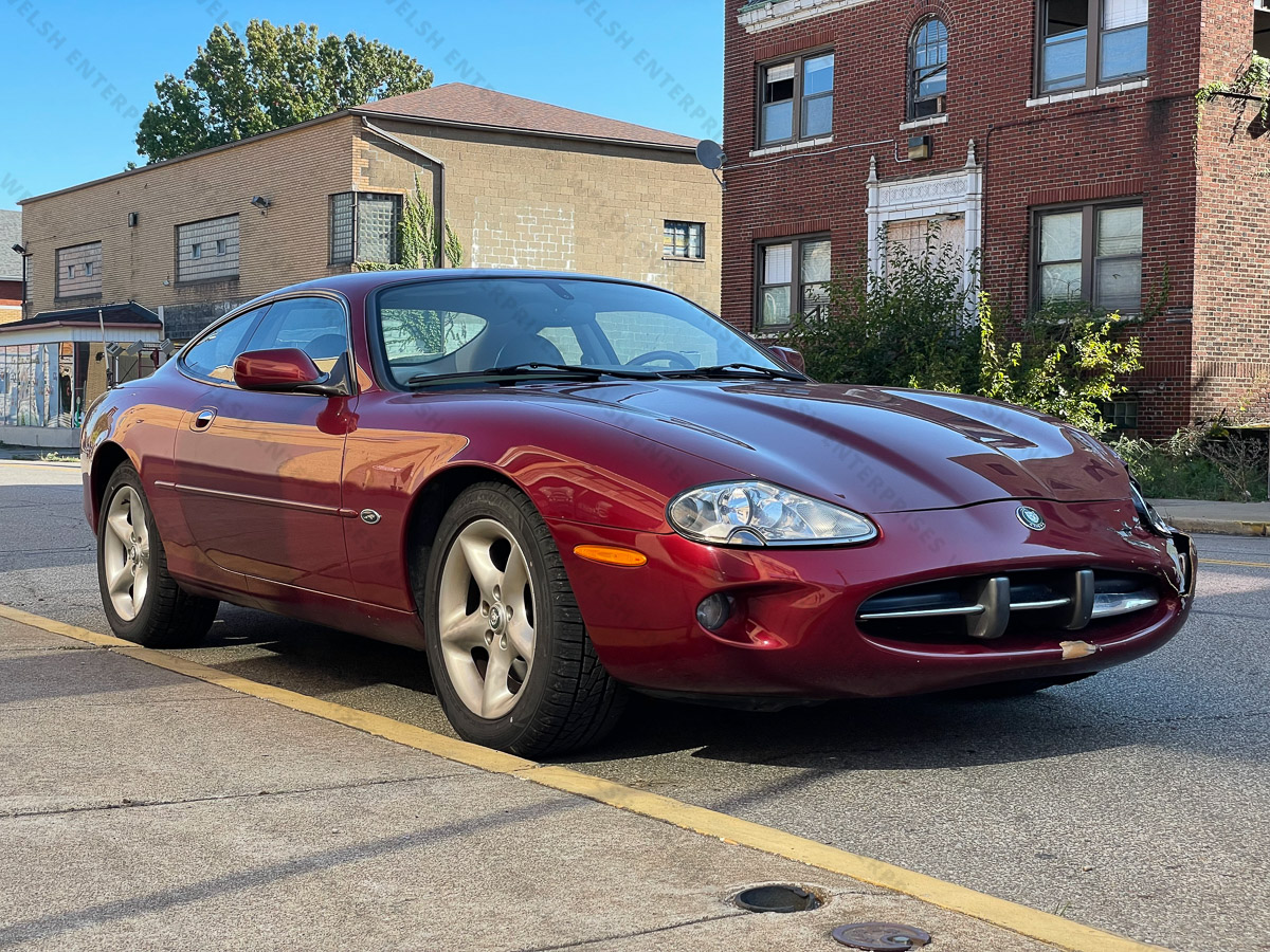 2001 XK8 - SALVAGE PARTS CAR