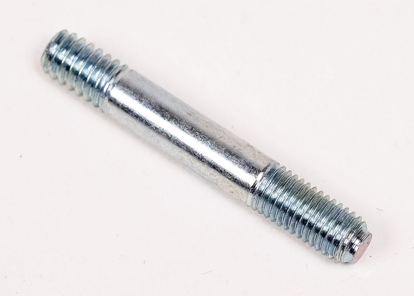 Jaguar Mounting Stud For Rear Timing Gear